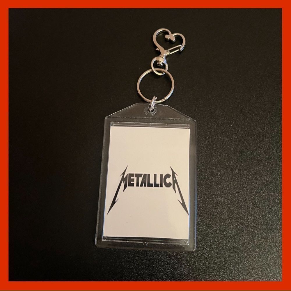 *30off3* NWT. Metallica Double Side Keychain‎